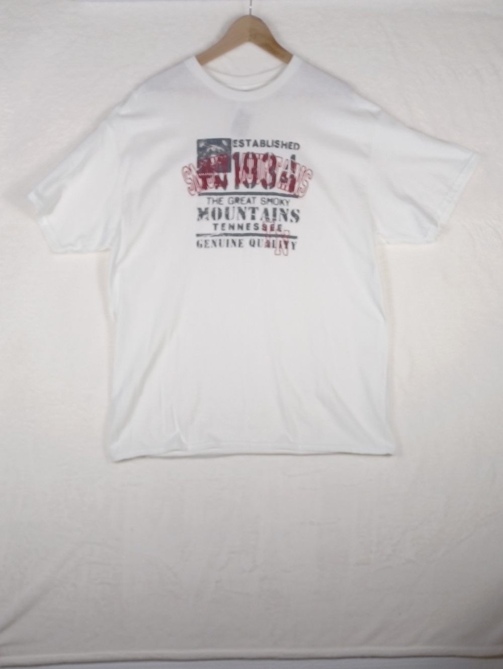 Delta White Short Sleeve Crewneck Red & Black Smoky Mountains Graphic T Like New